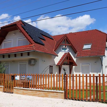 Badacsony Apartmanhaz Badacsonytomaj Exterior foto