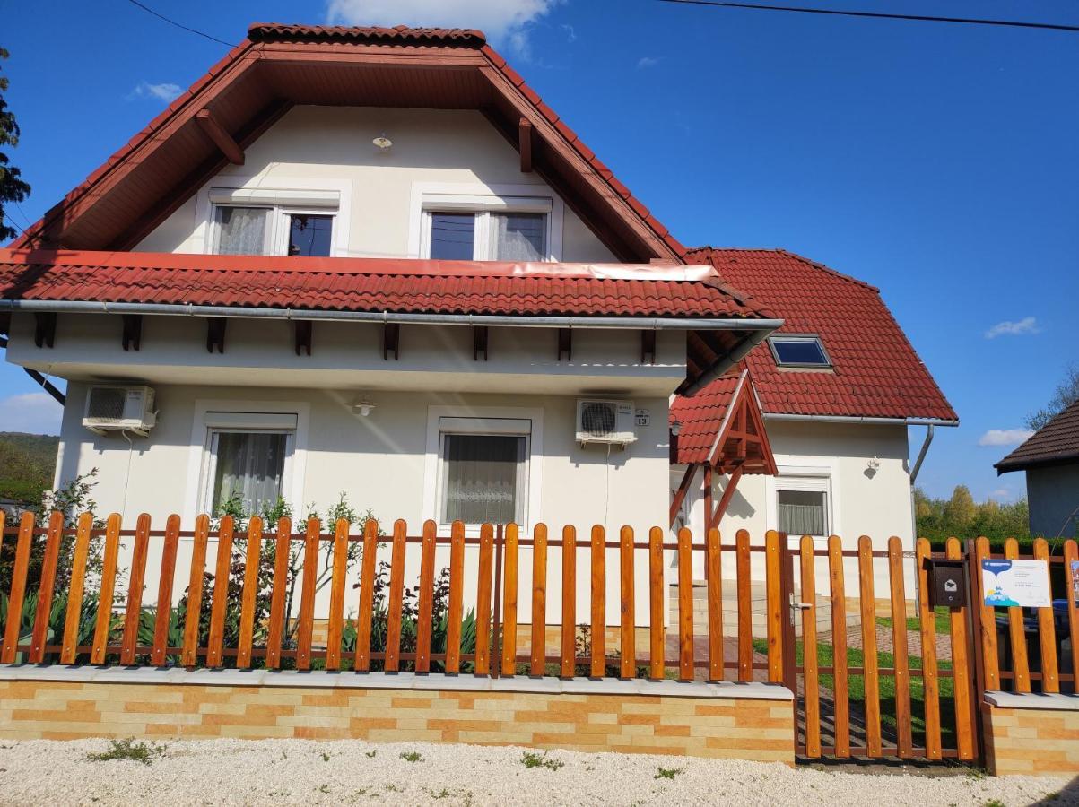 Badacsony Apartmanhaz Badacsonytomaj Exterior foto