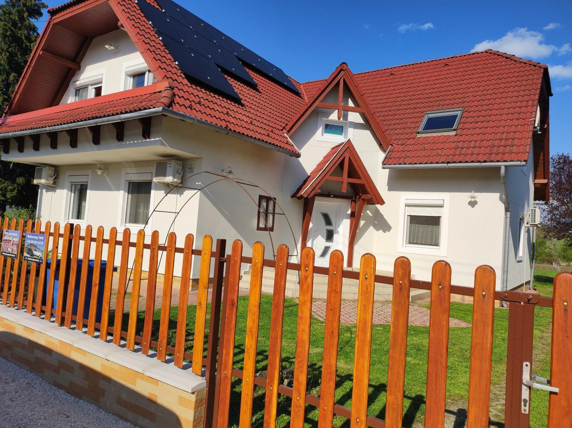 Badacsony Apartmanhaz Badacsonytomaj Exterior foto